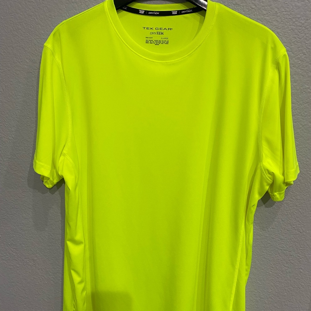 Men’s Tek Gear Short Sleeve Shirt / Size Extra Large